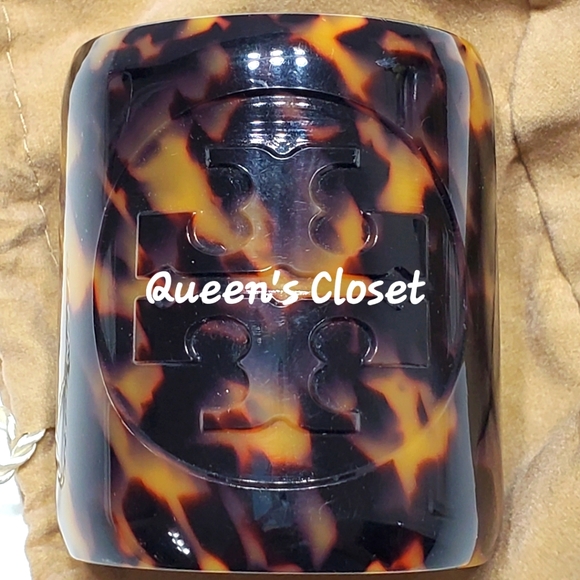 Tory Burch | Tortoise Resin Logo Statement Cuff - Picture 4 of 4